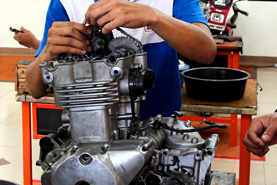 Pelatih GIATMARA di makmal IT